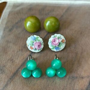 Vintage screw back earrings‎ trio